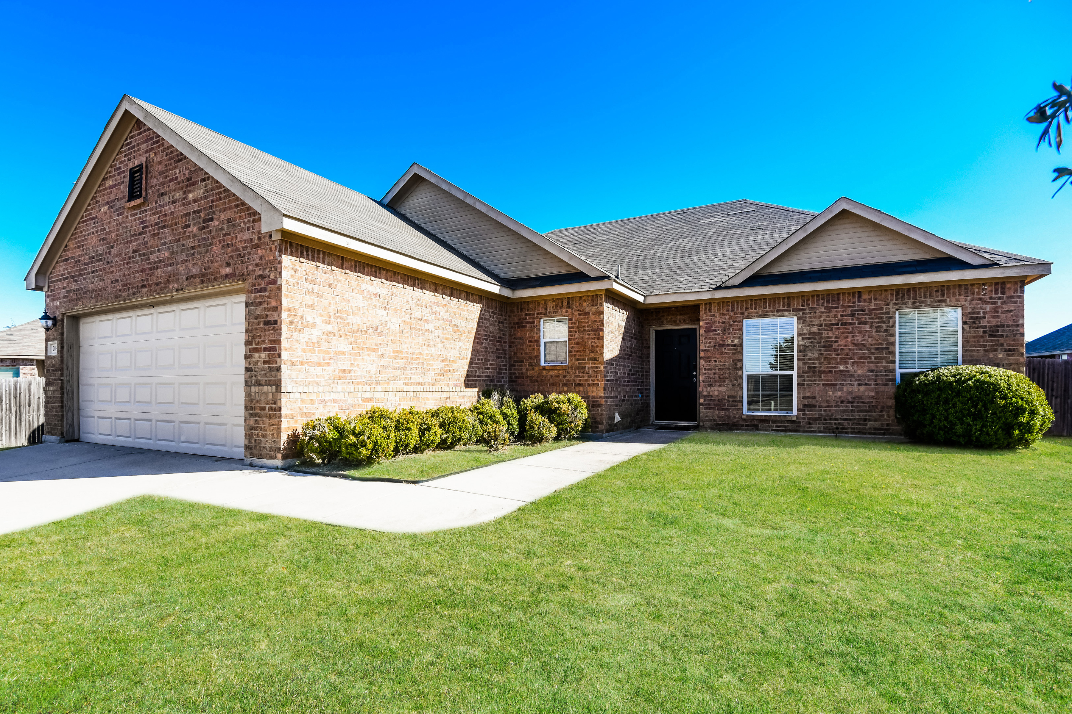 208 Kennedy Dr Crowley, TX 76036